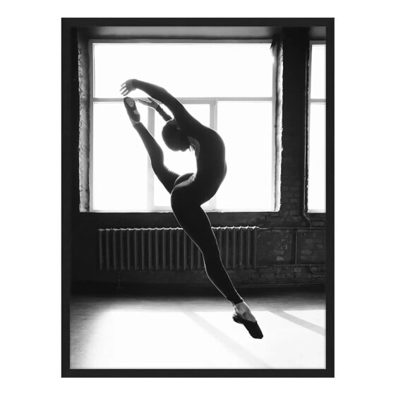 Bild Ballerina Dancing Indoors