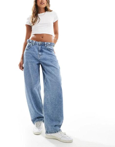 Stradivarius – STR – Ballon-Jeans in verwaschenem Mittelblau mit verstellbarer Taille