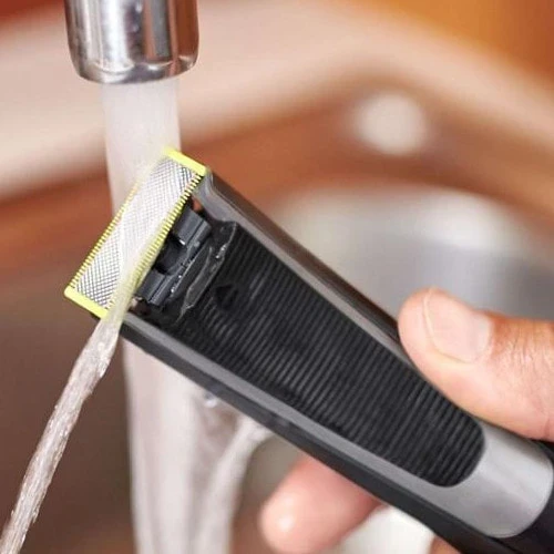 Триммер подравнивает для контуров и щетины Philips OneBlade Pro QP651020