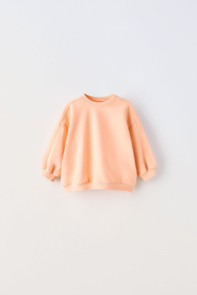 Plain sweatshirt with seam