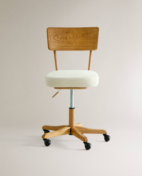 Desk chair with wheels