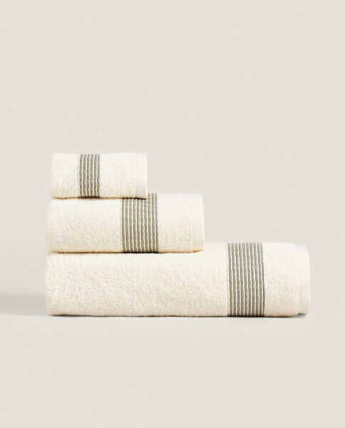 Cotton towel with pleated border