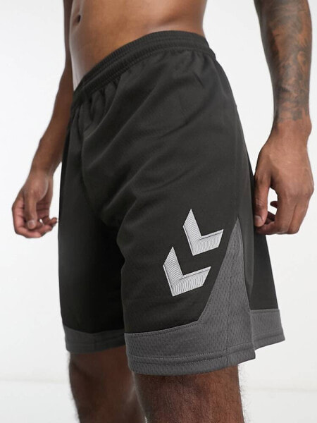 Hummel Lead shorts in black