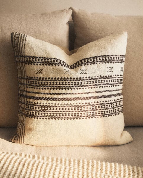 Geometric cushion cover