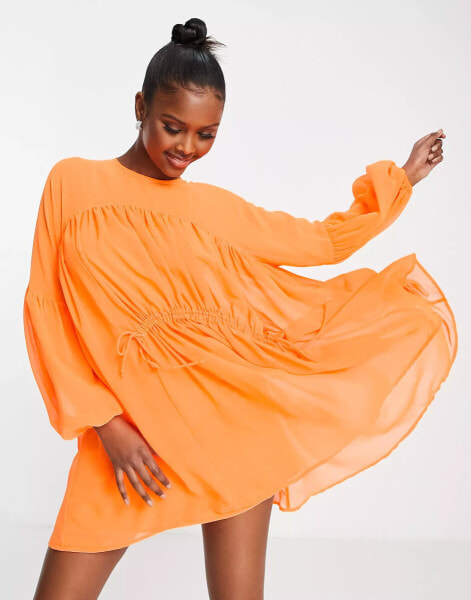 ASOS DESIGN – Oversize-Mini-Hängerkleid mit geraffter Taille in Neon-Orange