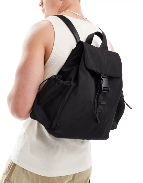 ASOS DESIGN – Glänzender Nylon-Rucksack in Schwarz