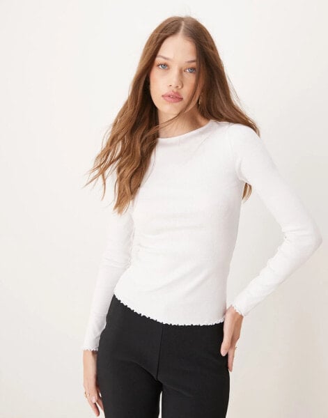 New Look long sleeve lettuce edge top in white