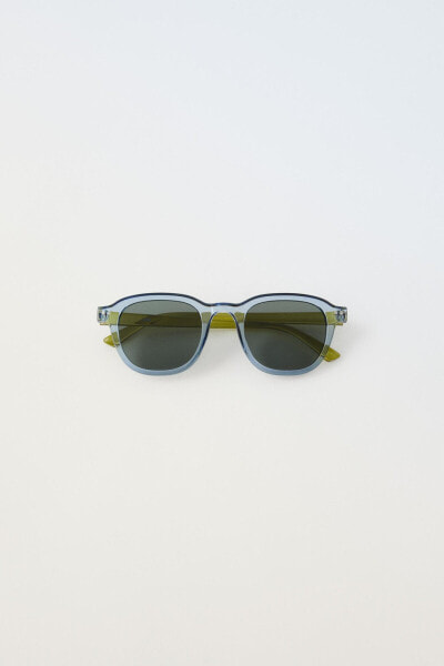 TRANSPARENT RESIN SUNGLASSES