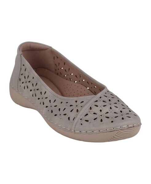 Women's Nysha Laser Cut Flats