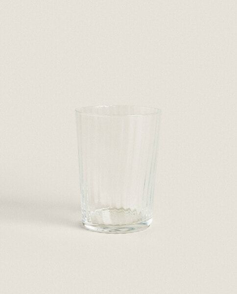 Glass tumbler with lines