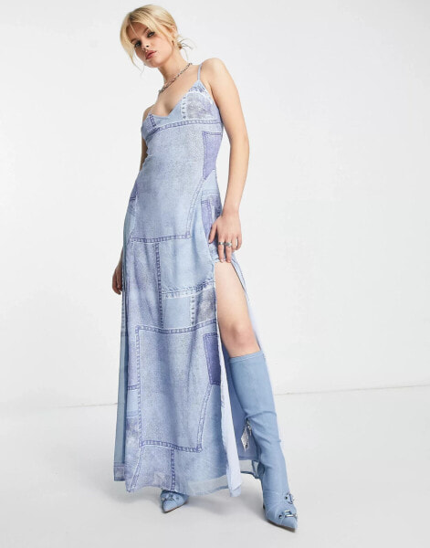 ASOS DESIGN – Trapezförmiges Maxi-Trägerkleid mit Jeans-Muster