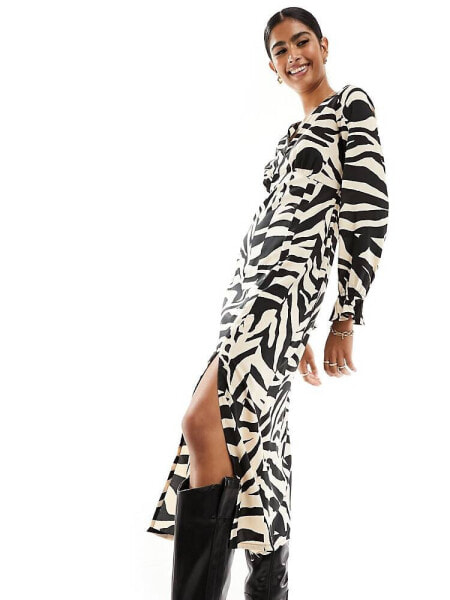 New Look v neck ruffle midi dress in mono print