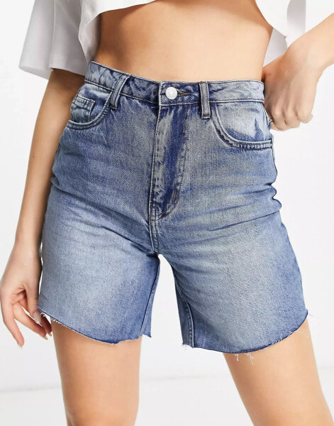 Urban Bliss carpenter bermuda short in mid wash blue