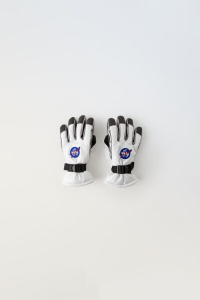 Перчатки для костюма космонавта © nasa ZARA