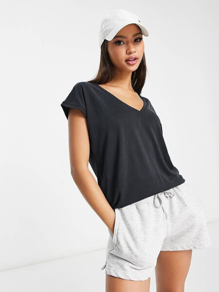 Vero Moda v neck t-shirt in black 