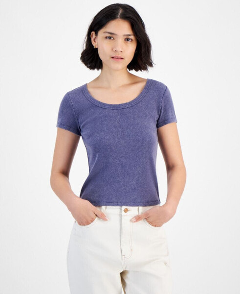 Juniors' Distressed Rib-Knit T-Shirt