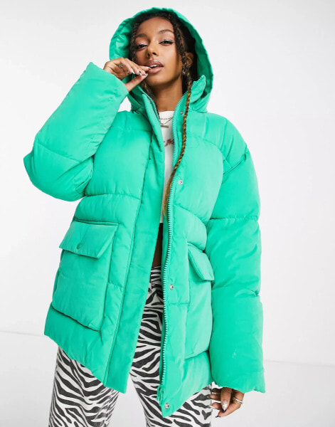 ASOS DESIGN – Samtige Pufferjacke in Grün