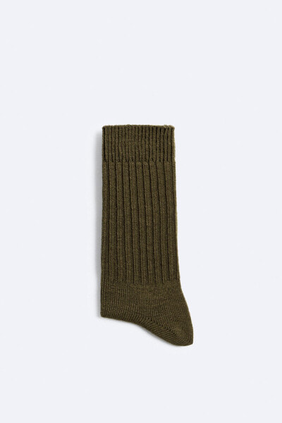 Ribbed textured socks