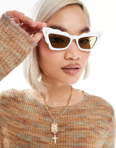 AIRE gamma ray scallop sunglasses in white