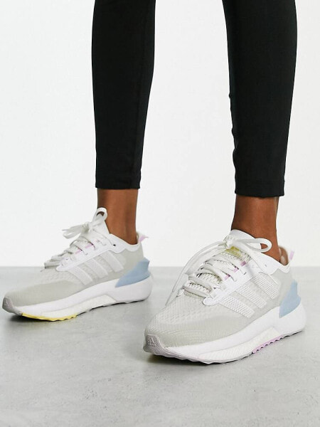 adidas Sportswear Avryn trainers in white