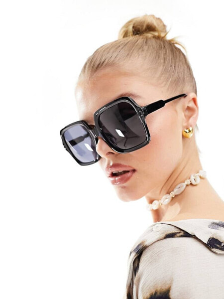 Jeepers Peepers oversized square sunglasses in black