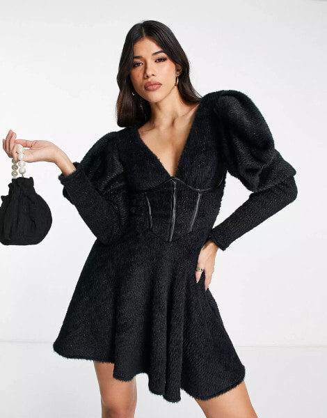 Женское мини-платье ASOS LUXE Korsett-Kleid aus flauschigem Strick in Schwarz mit schwingendem Rock