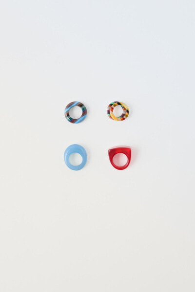 PACK OF FIVE RESIN RINGS