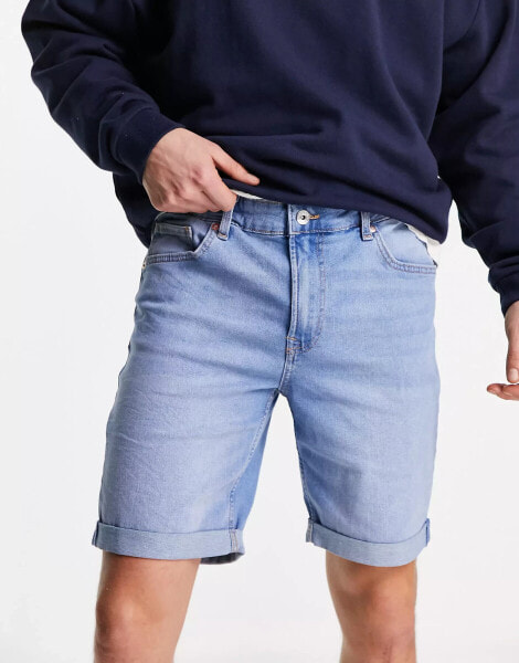 Bershka – Jeans-Shorts in Mittelblau mit Umschlag