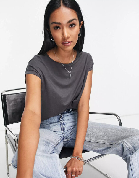 Vero Moda t-shirt with scoop neck in grey