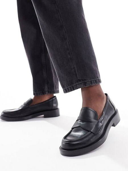 Stradivarius loafer in black