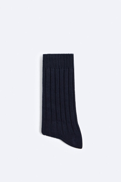 Ribbed textured socks