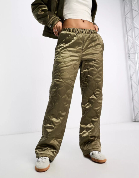 ASOS DESIGN – Gesteppte Schlupfhose in Khaki, Kombiteil