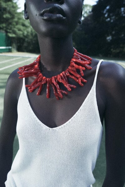 Coral-effect necklace