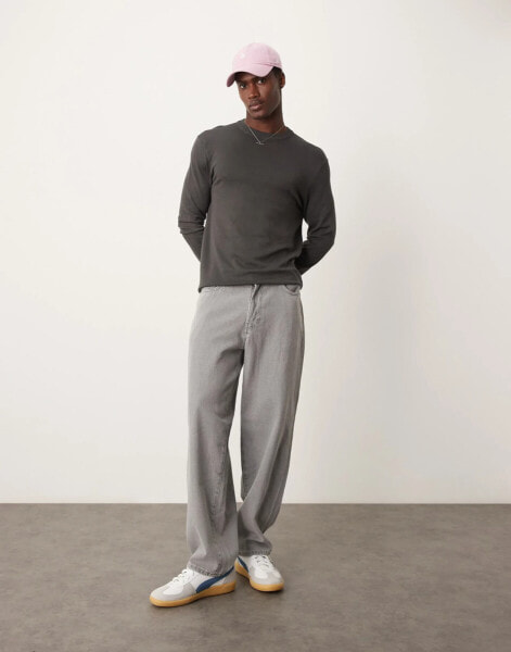 New Look muscle fit crew jumper in dark grey