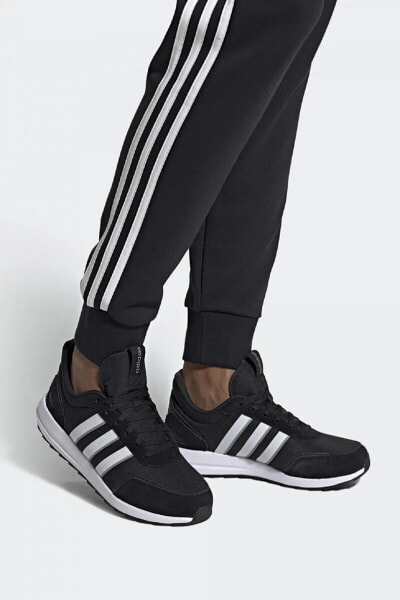 Кроссовки мужские Adidas RetroRunner