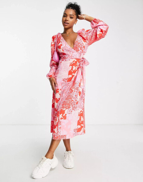 ASOS DESIGN – Midi-Wickelkleid mit Bindegürtel und Patchwork-Print in Flieder und Rot