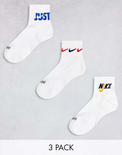 Nike Training Cushioned Everyday Triple Swoosh socks in white