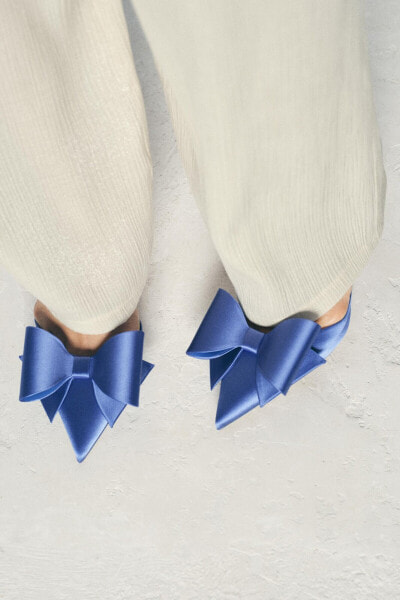 Satin high-heel shoes with bow