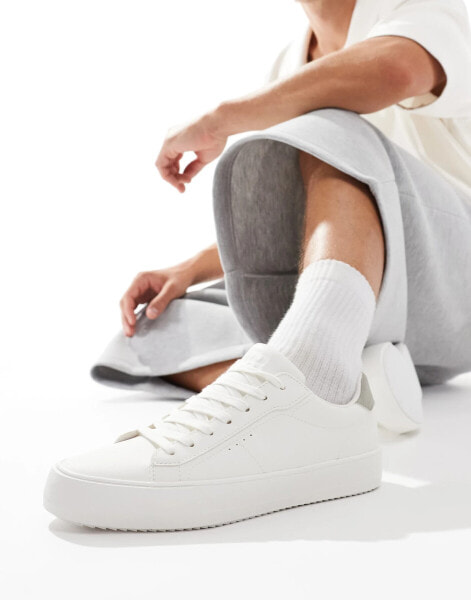 Pull&Bear lace up trainer with back tab in white