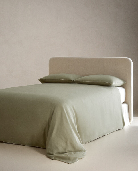 Linen duvet cover with piping