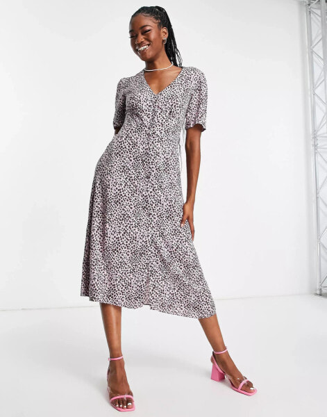 Nobody's Child – Midaxi-Freizeitkleid in Lila mit Leoparden-Punktmuster