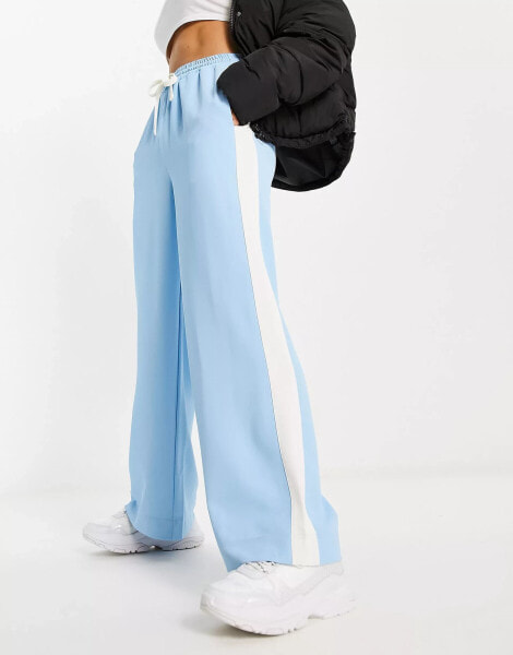 ASOS DESIGN – Hose zum Hineinschlüpfen mit Kontrastbahn in Blau