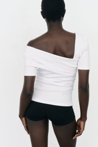 Asymmetric draped top