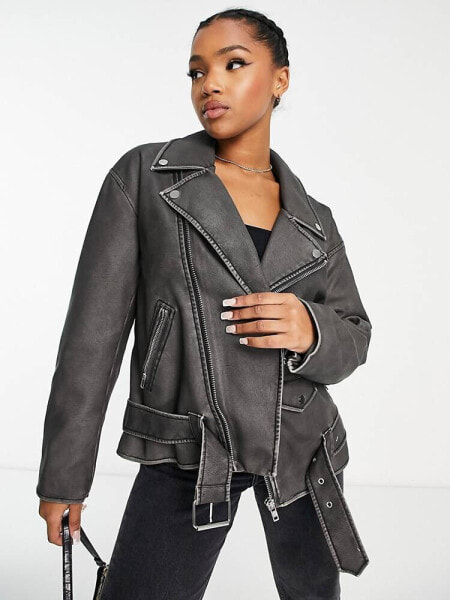 Miss Selfridge – Wattierte Oversize-Bikerjacke aus Kunstleder in verwaschenem Schwarz