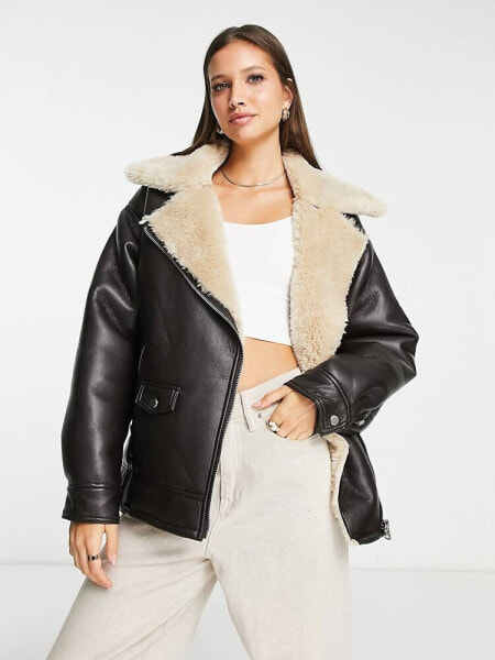 Куртка кожаная Topshop – Oversize-Pilotenjacke im Biker-Look mit braunem Kunstleder und Lammfellimitat