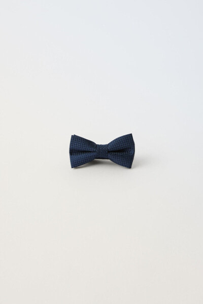 STRUCTURED BOW TIE