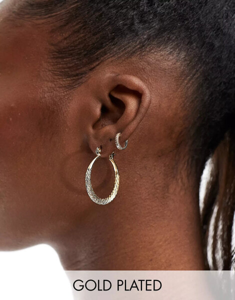 Pieces textured hoop earrings in gold