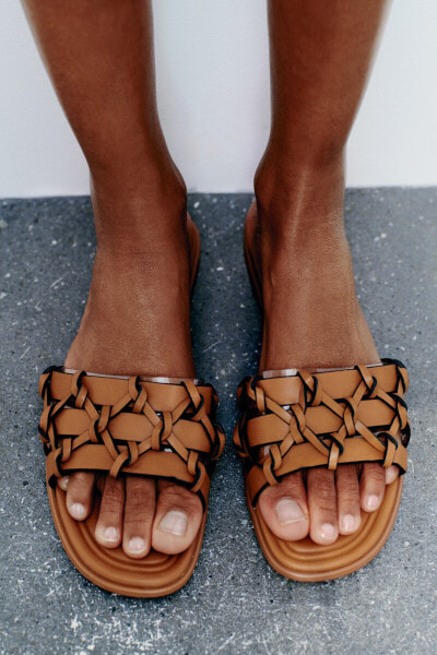 Flat slider sandals with knots ZARA