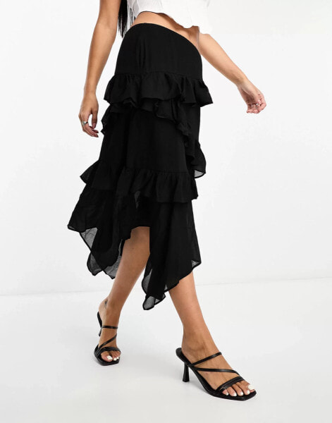 Glamorous – Gestufter Chiffon-Midirock in Schwarz mit Rüschen und asymmetrischem Saum