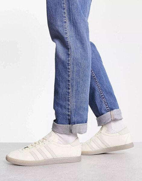 adidas Originals – Gruen – Sneaker in gebrochenem Weiß